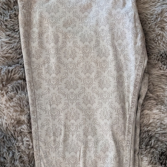 Capris - Picture 3 of 3